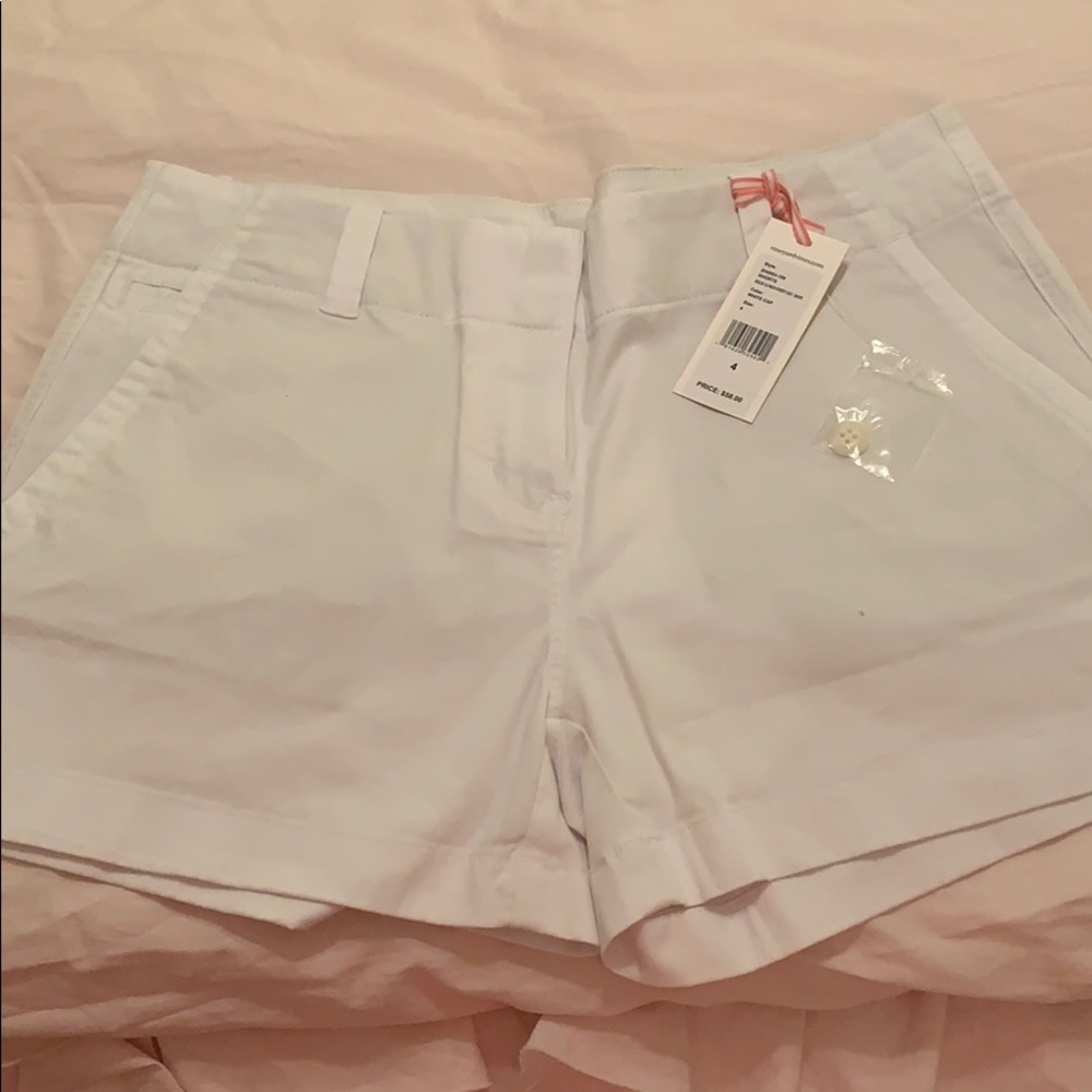 Vineyard vines white 4” chino shorts